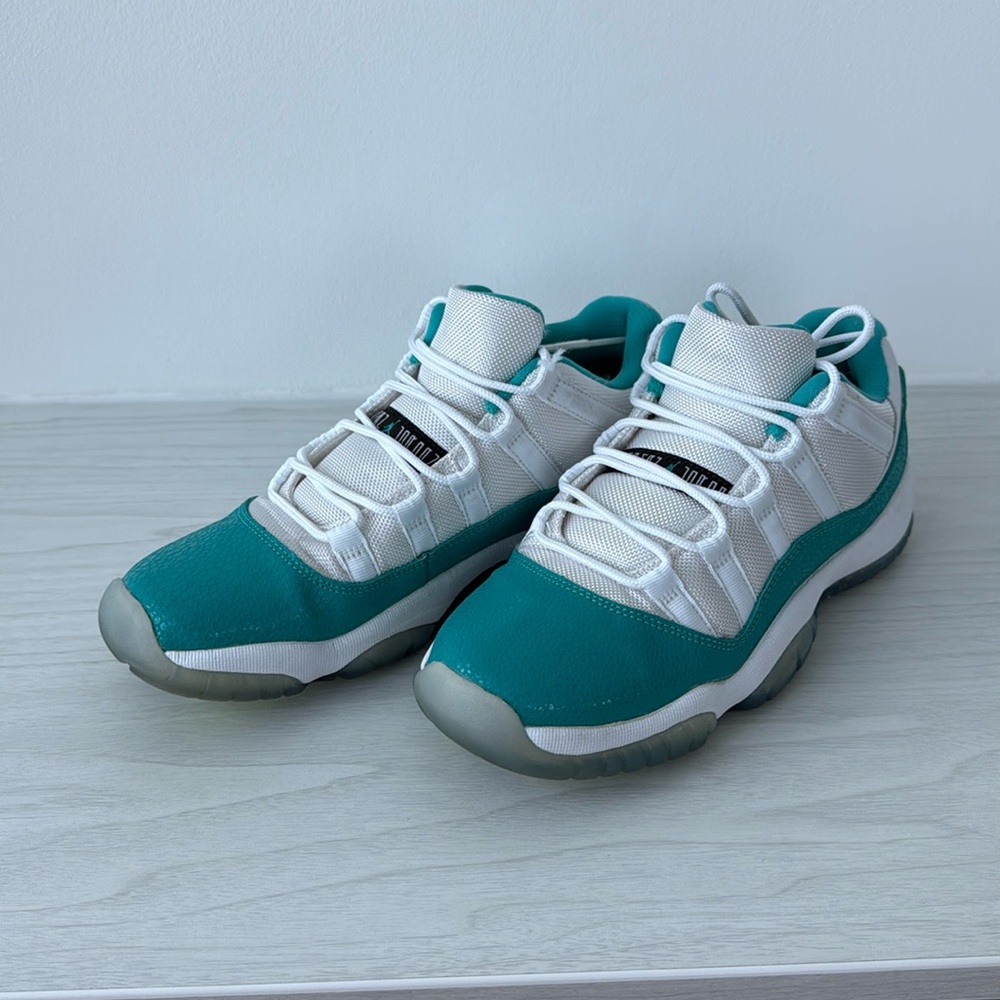Jordan 11 Retro Low Aqua Safari
Size 7Y (fits women’s size 8.5)